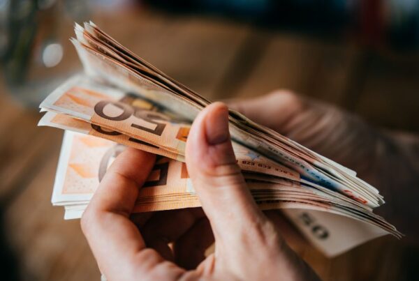 INPS annulla 30.000 € richiesti per errore. Scopri perché la gestione debiti consapevole può salvarti da cartelle ingiuste e richieste non dovute.